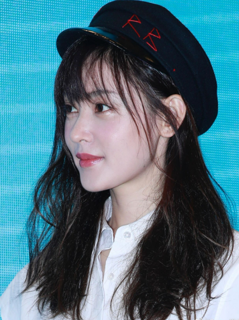 张天爱新发型出席发布,轻薄空气刘海好似甜妹