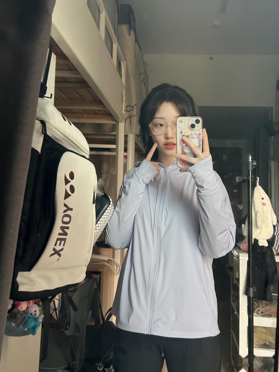 小姐姐戴眼镜更有韵味