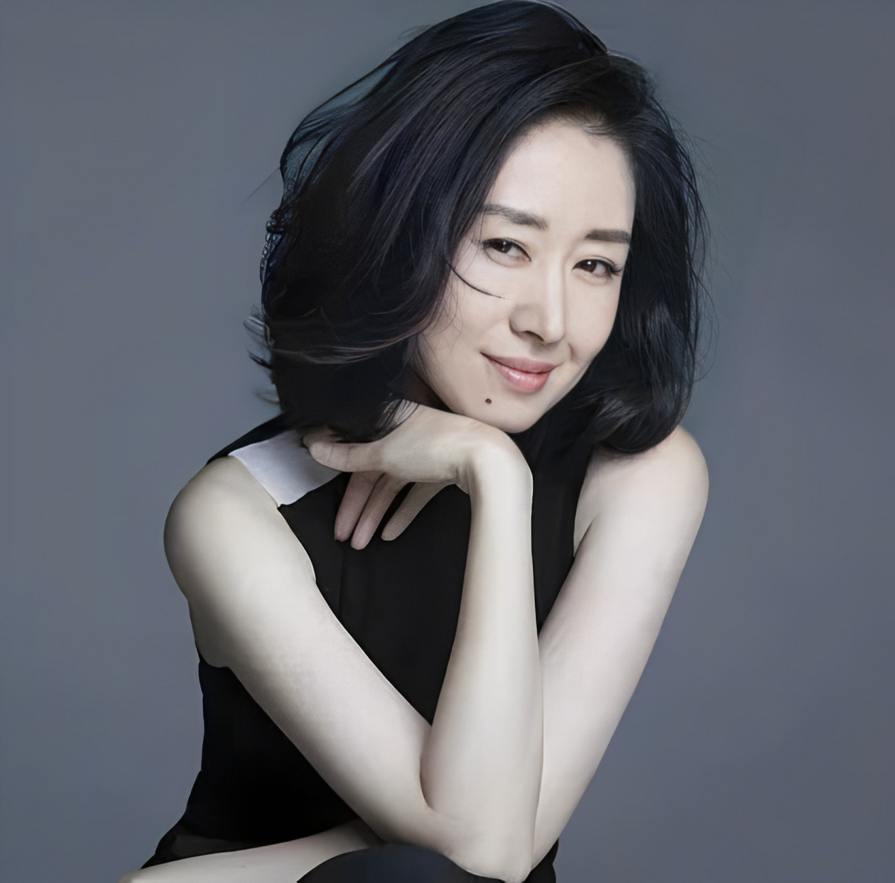 早年,刘敏涛因为婚姻选择退出娱乐圈,安心照顾丈夫和抚养孩子.