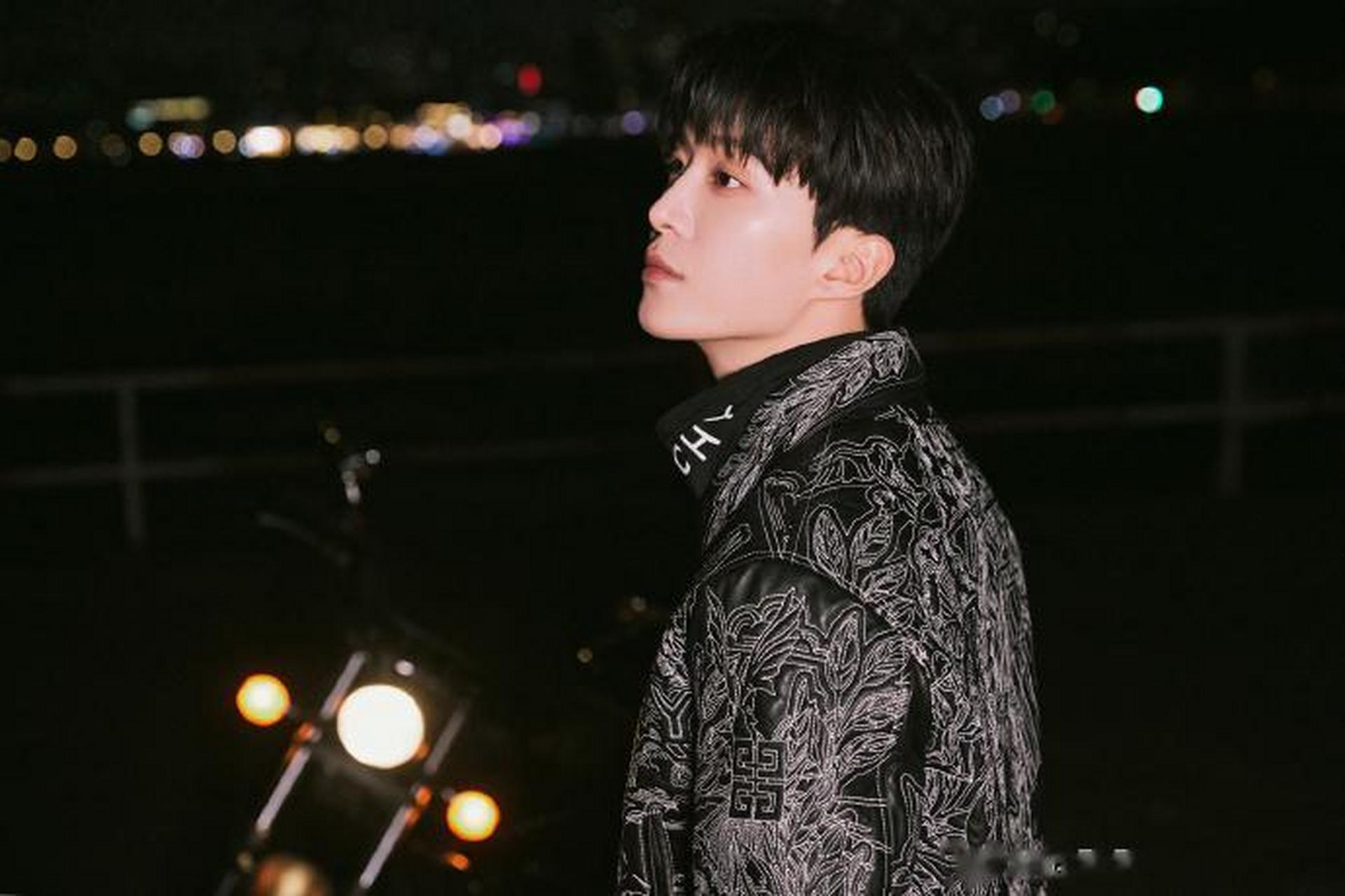 范丞丞奔跑吧先导海报