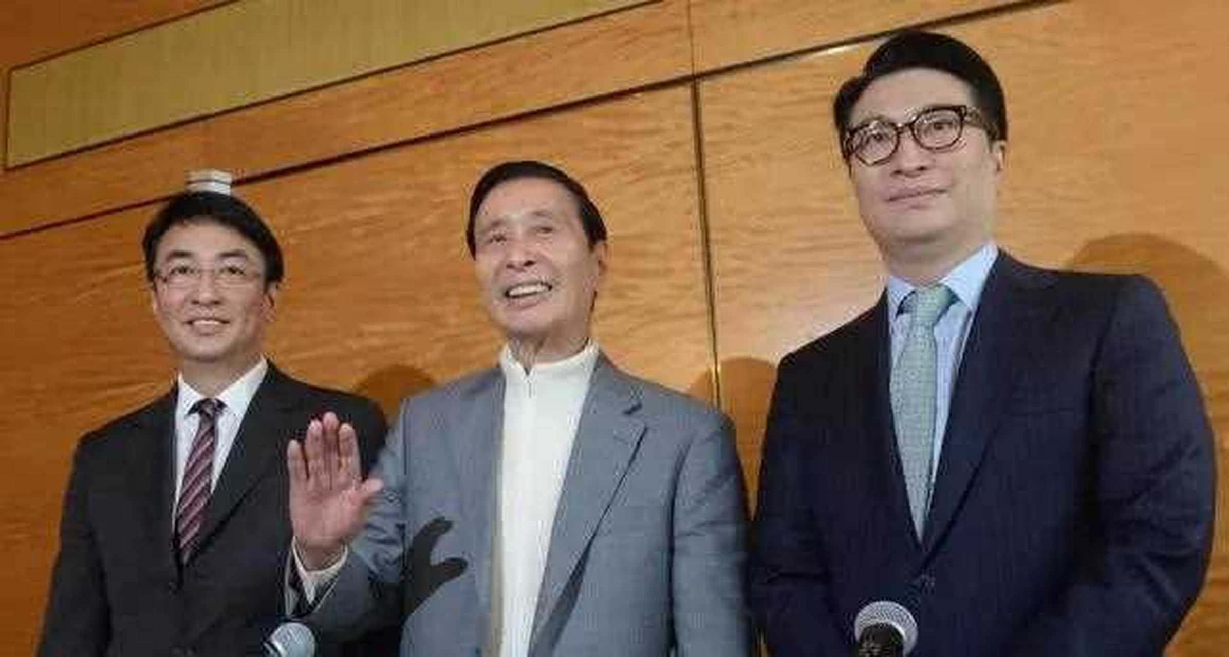 恒基兆业李兆基父子三人合影照!