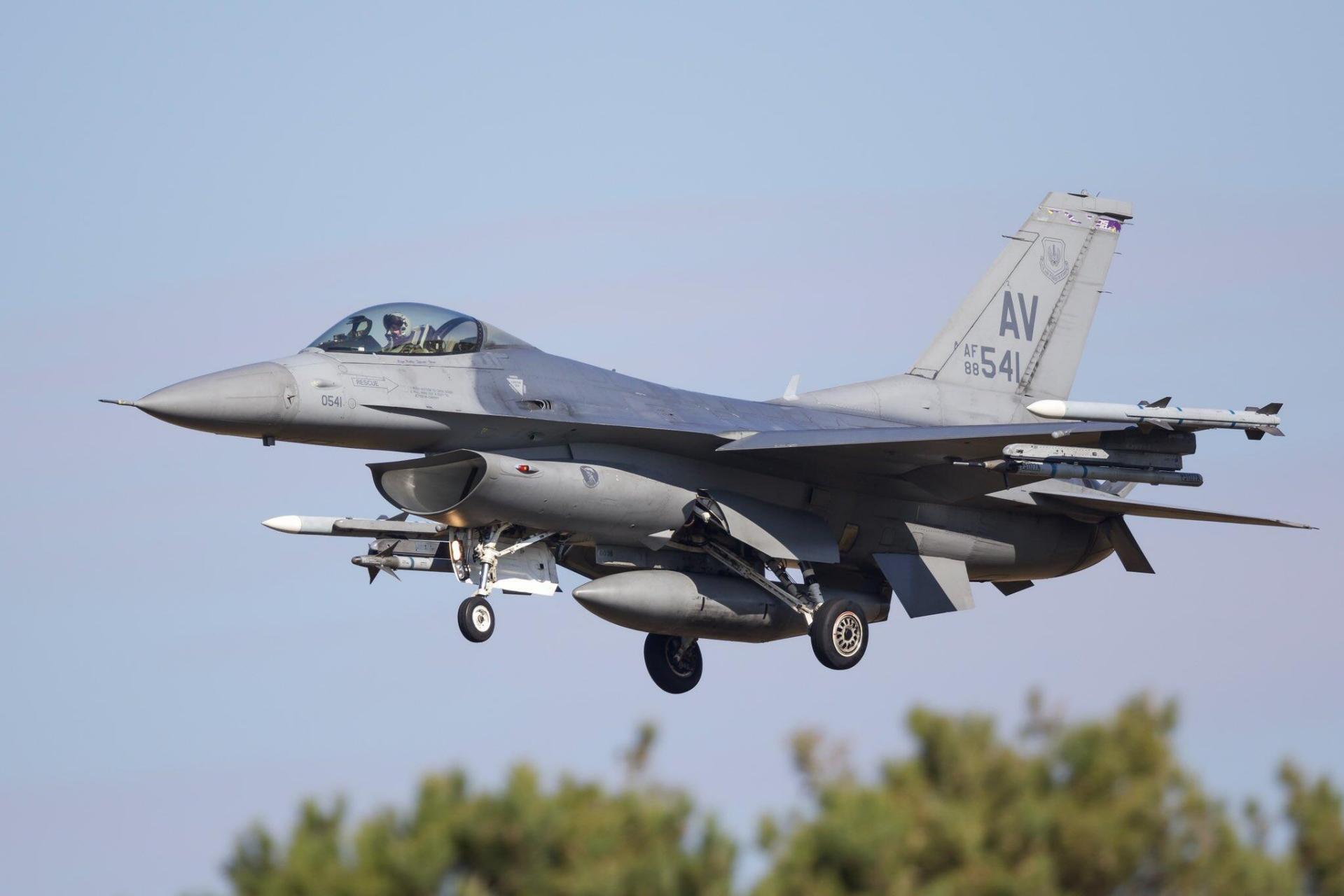 乌克兰可能真的用不上f-16战机了# 经过乌克兰"一哭,二闹,三上吊"的