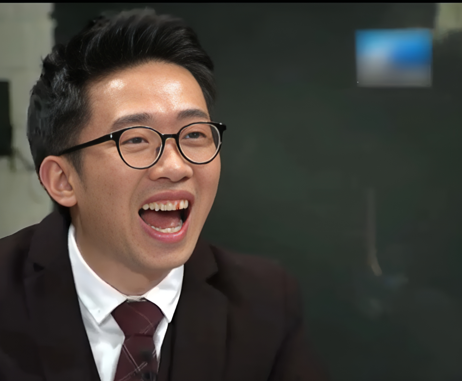 杨迪在节目中对杨颖说:"因为我的牙齿很乱,东西很容易卡住!