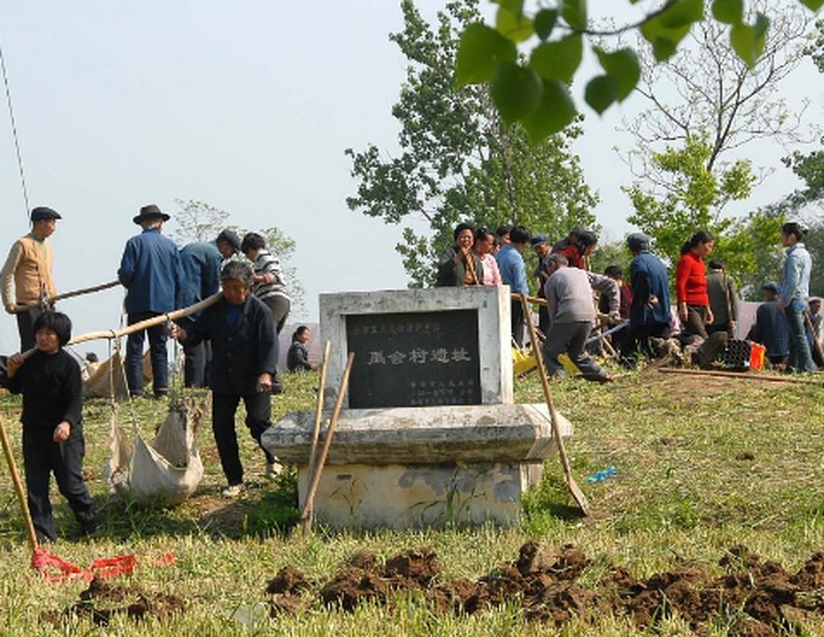 4月农村要平坟?中央定调推进农村丧葬改革!