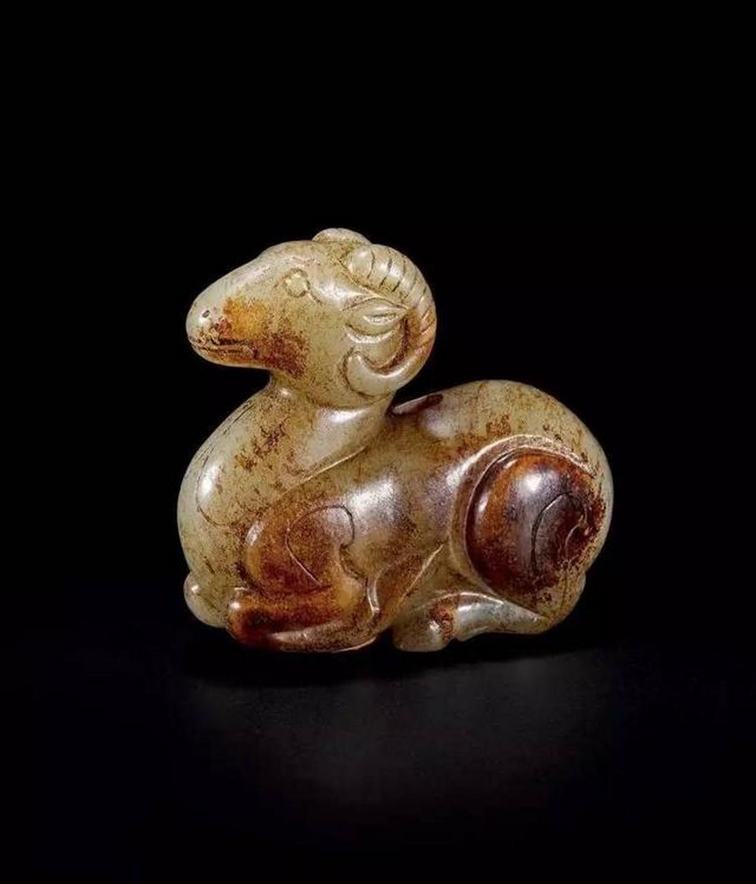 图一:汉 螭龙纹高浮雕兽面纹带鈎 图二:明 白玉雕合和二仙 图三