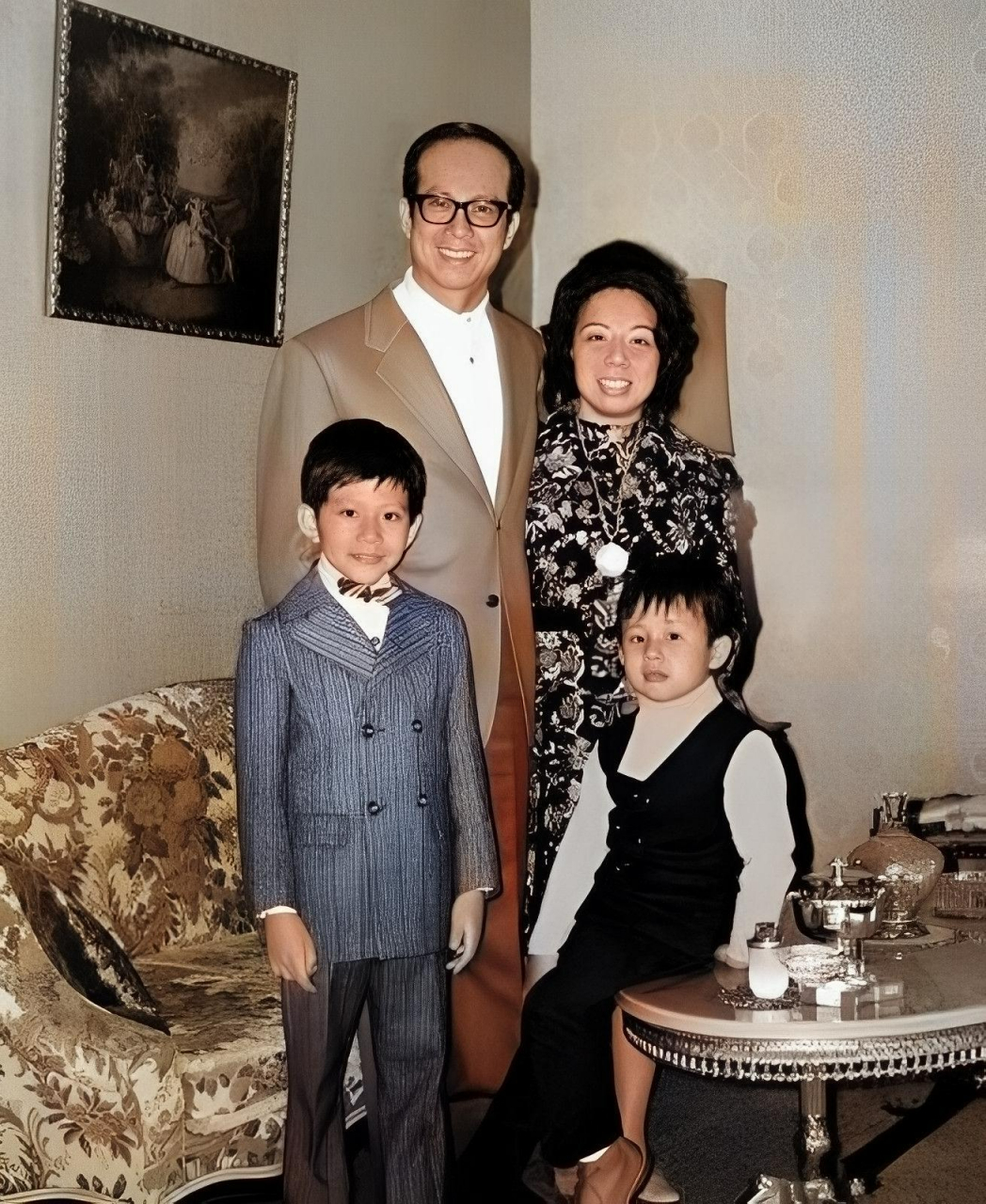 20世纪70年代,李嘉诚的家庭照片,包括李嘉诚的妻子庄月明,长子·李泽