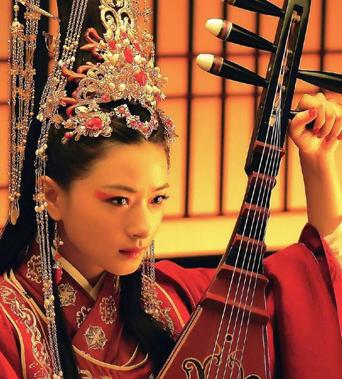 盘点万茜超美的古装造型图片,巾帼女将军独孤靖瑶,坚强冷静伏寿[钟]