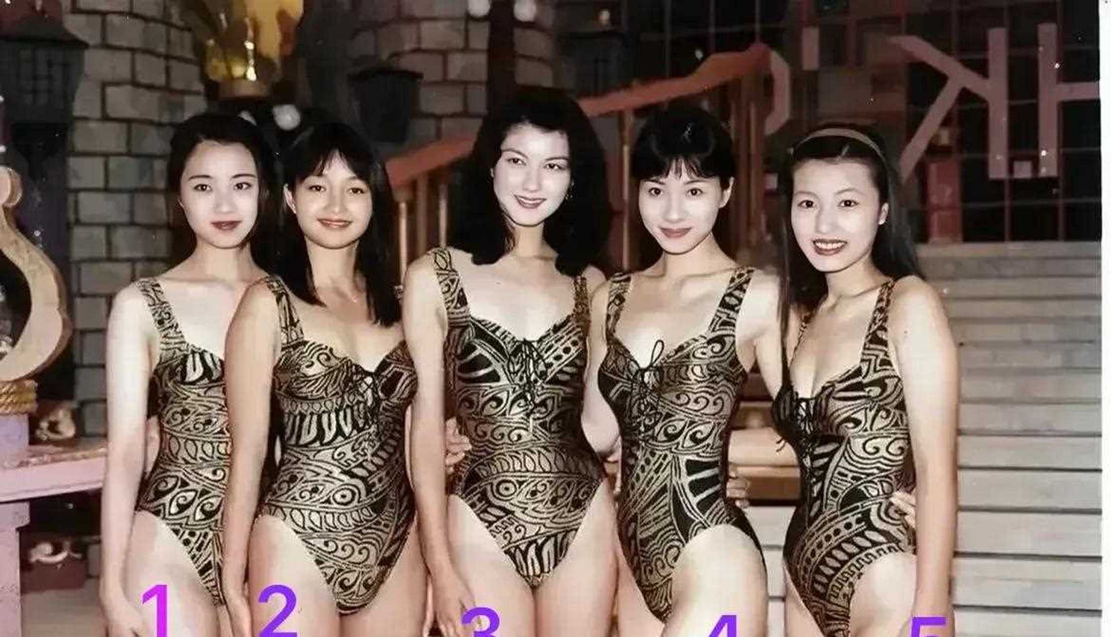 扮演郭襄的李绮红,还有扮演程英的张可颐,她们穿泳衣的样子真是太美了