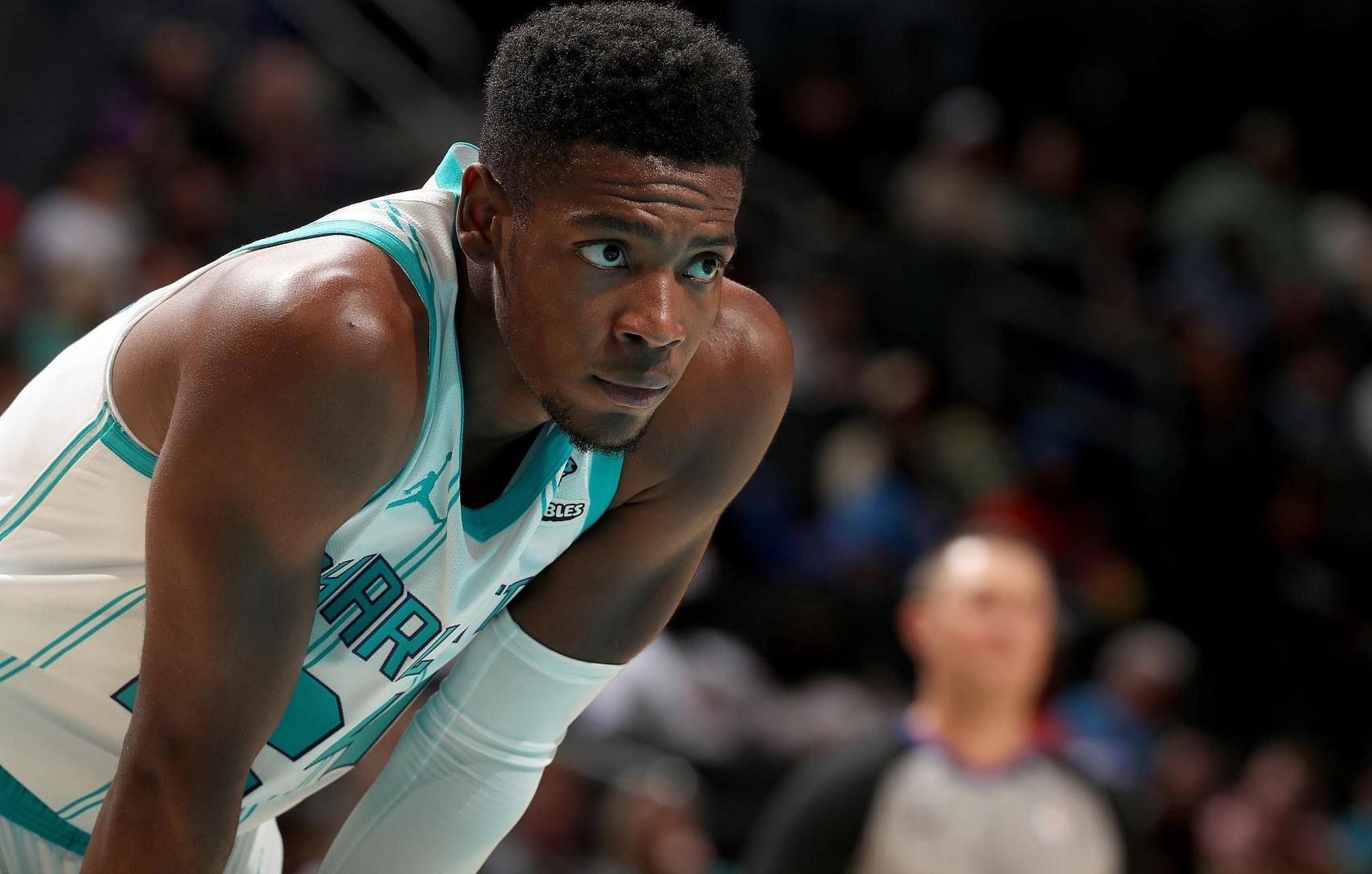 【黄蜂不敌活塞,米勒新秀表现亮眼】在一场激烈的nba常规赛中,黄蜂队