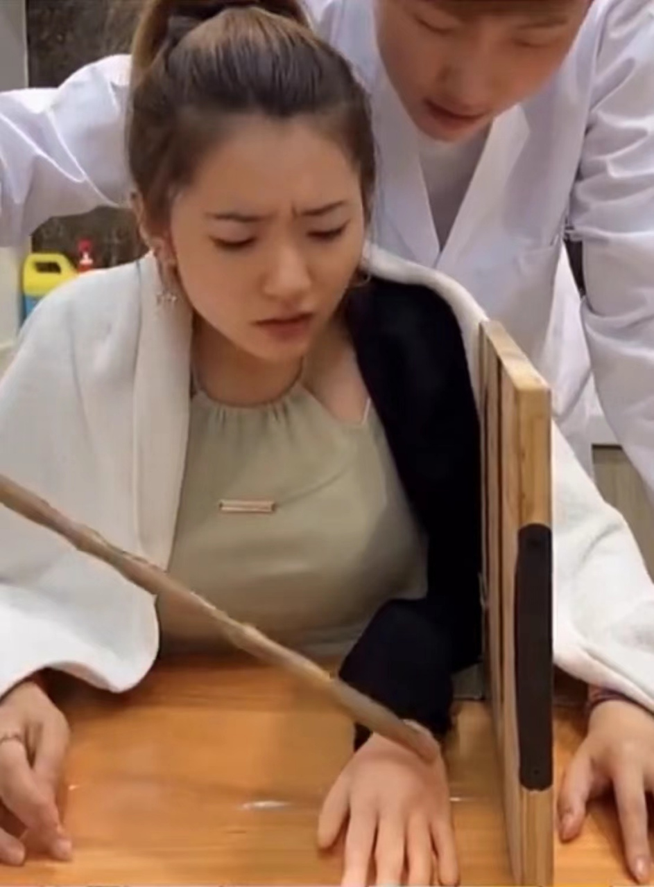 奇了怪了,假手的实验,到底想告诉世人什么玩意?