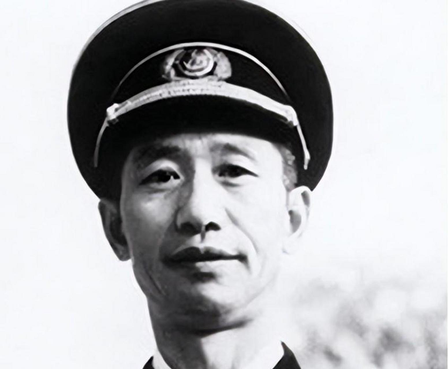 1940年,正在指挥战斗的周希汉,突然看到山下跑上来两个人,可当他看清