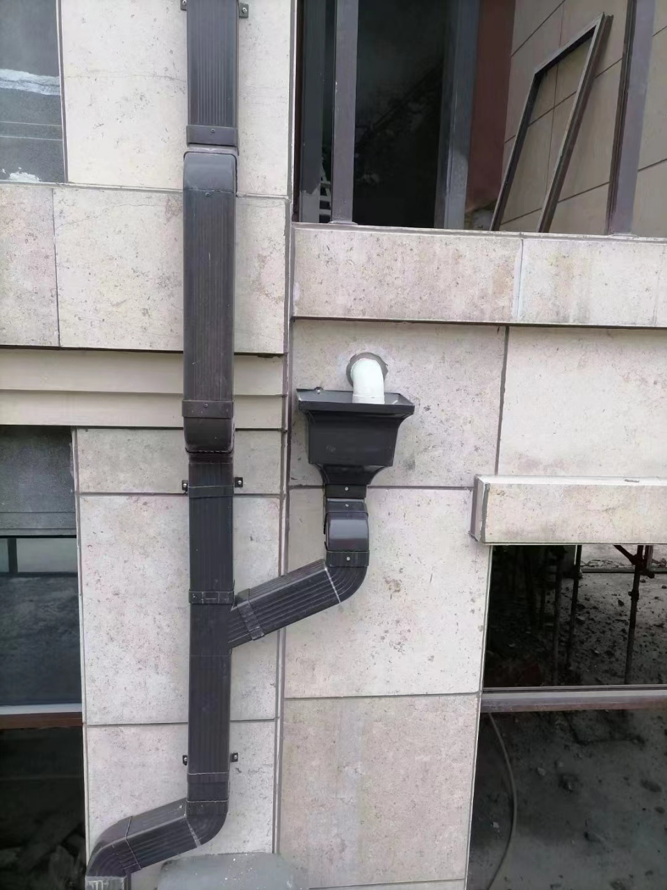 金属外墙方形雨水管