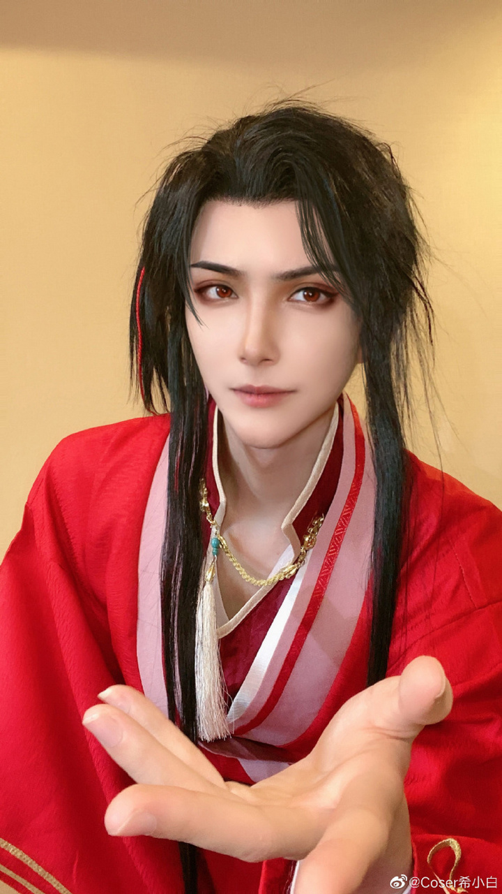 (图源wb:coser希小白)