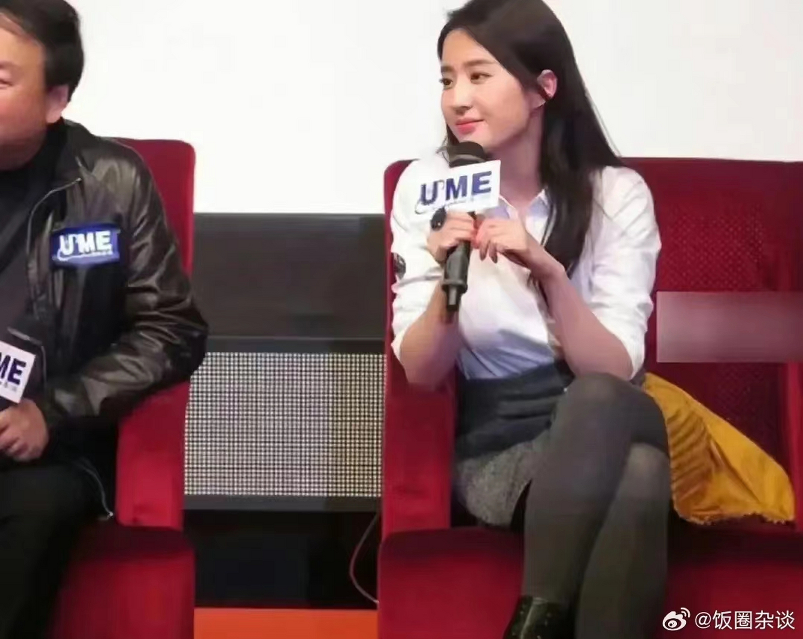 刘亦菲# 有人说刘亦菲这坐姿不雅观,对其他人不尊重.你们觉得呢?