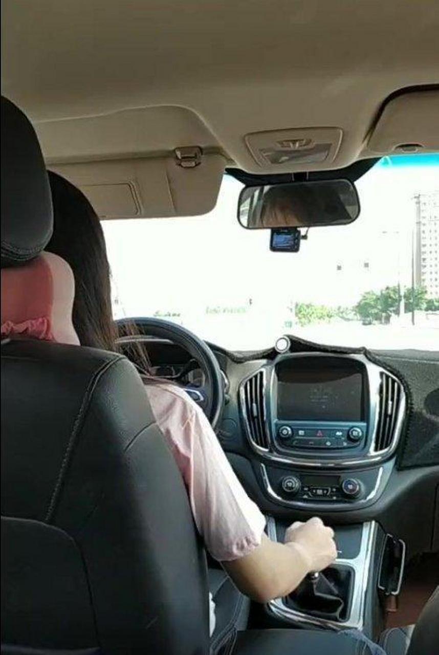 女当朋友第一天开车