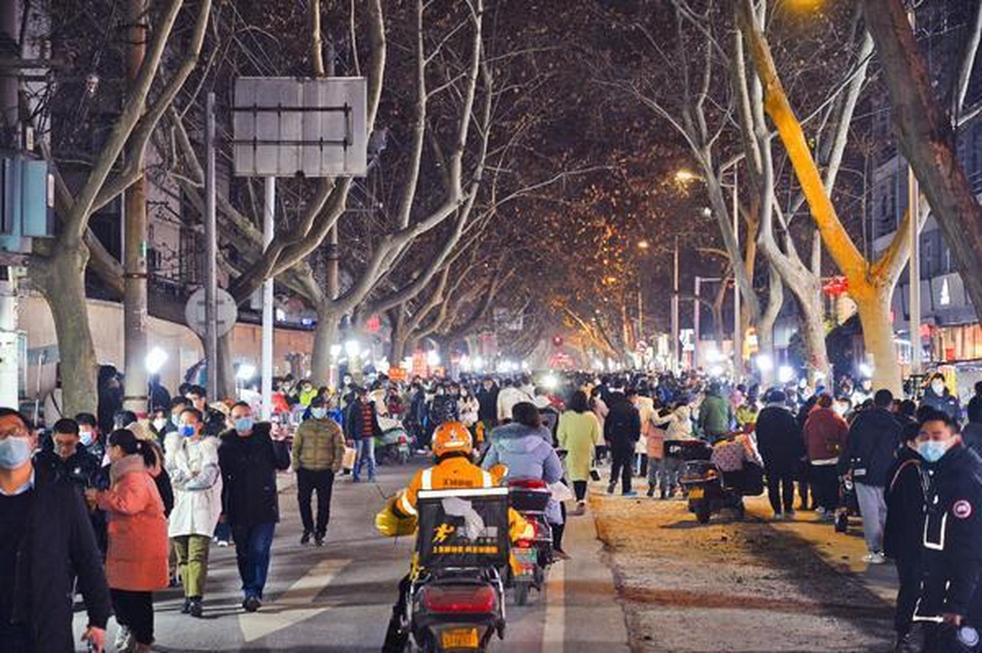 新春刚过,郑州市健康路夜市已经开市啦!