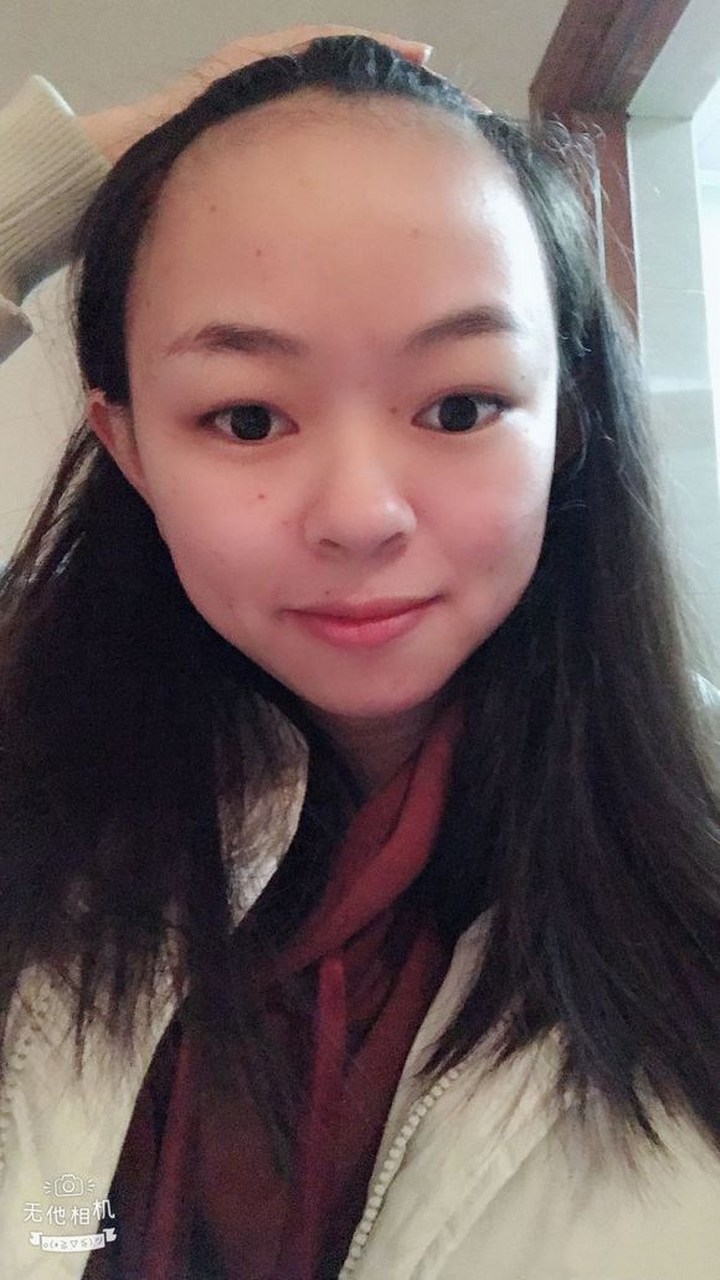 标准照夫镜,且加上眉毛断开明显,说明性格不够稳定,个性非常懒散,总是