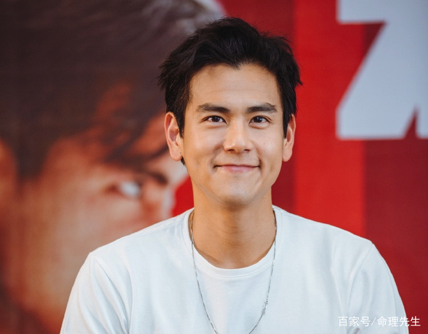 彭于晏,额头发际线美人尖,骨子里比较好强,对早年时候的运会有影响