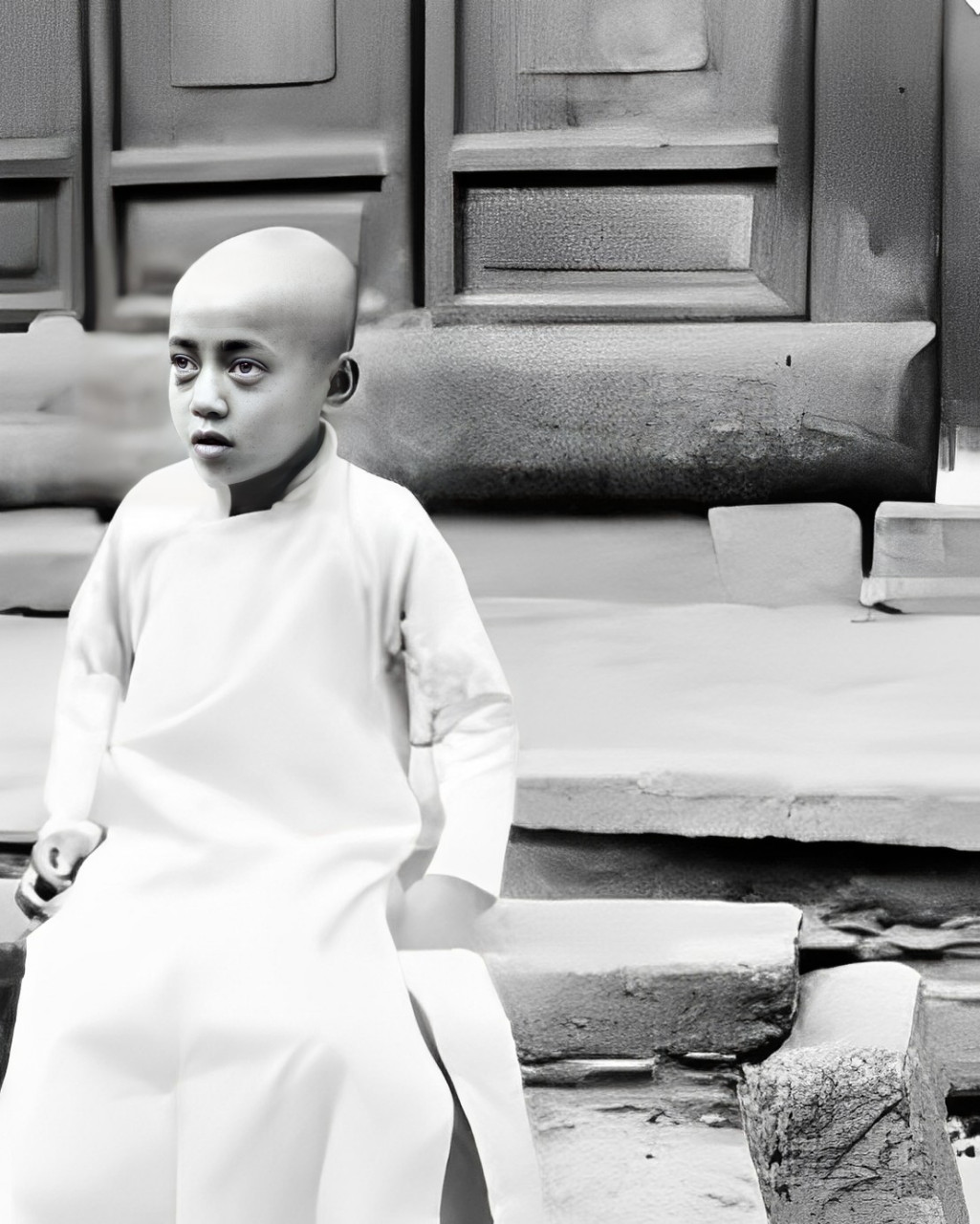 你能认出这个浓眉大眼的小男孩长大成为什么名人吗?