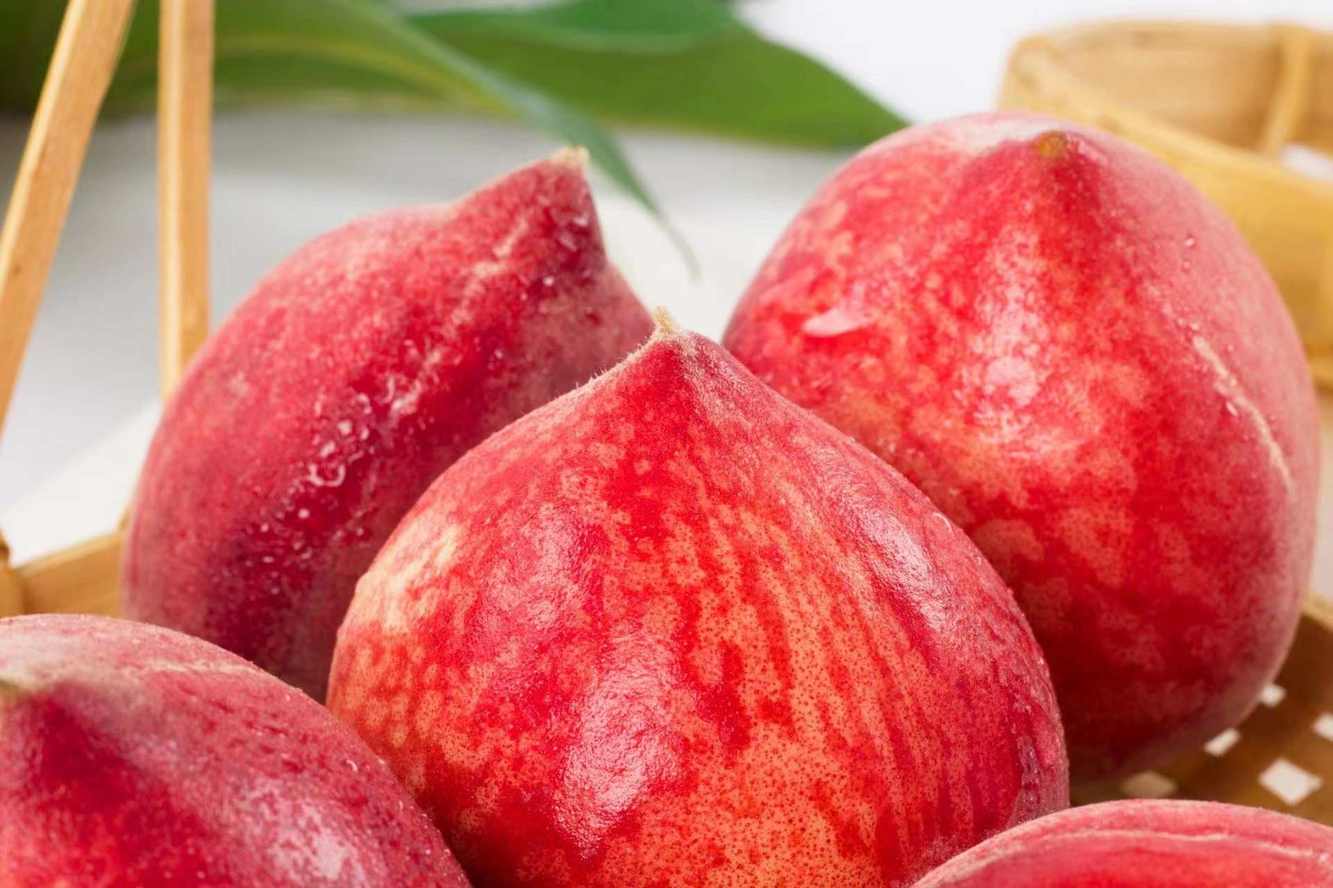 喜欢吃桃子的朋友,一定不要错过了云南的红宝石蜜桃!