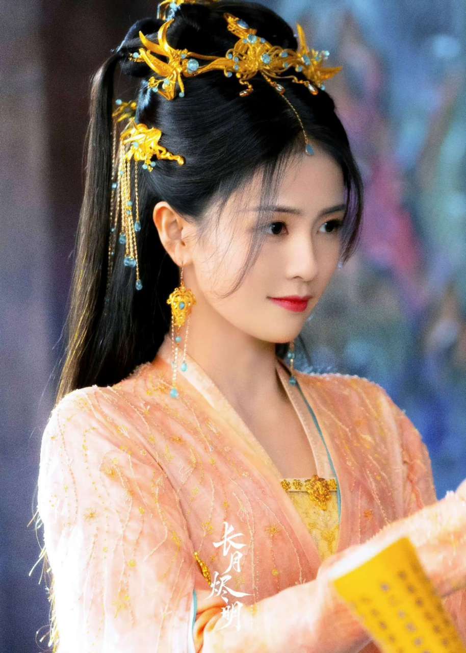 白鹿张紫宁合照#  美女为美女新剧打call,我倒要看看今晚谁不看《长