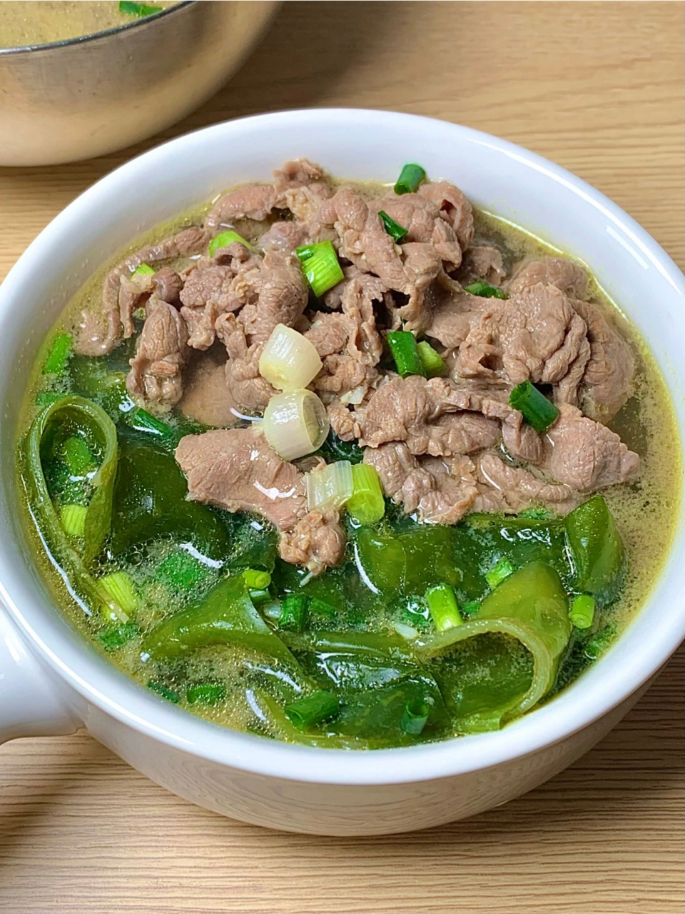 今天分享韩剧中的韩式裙带菜牛肉汤! 裙带菜煮汤原来这么鲜!