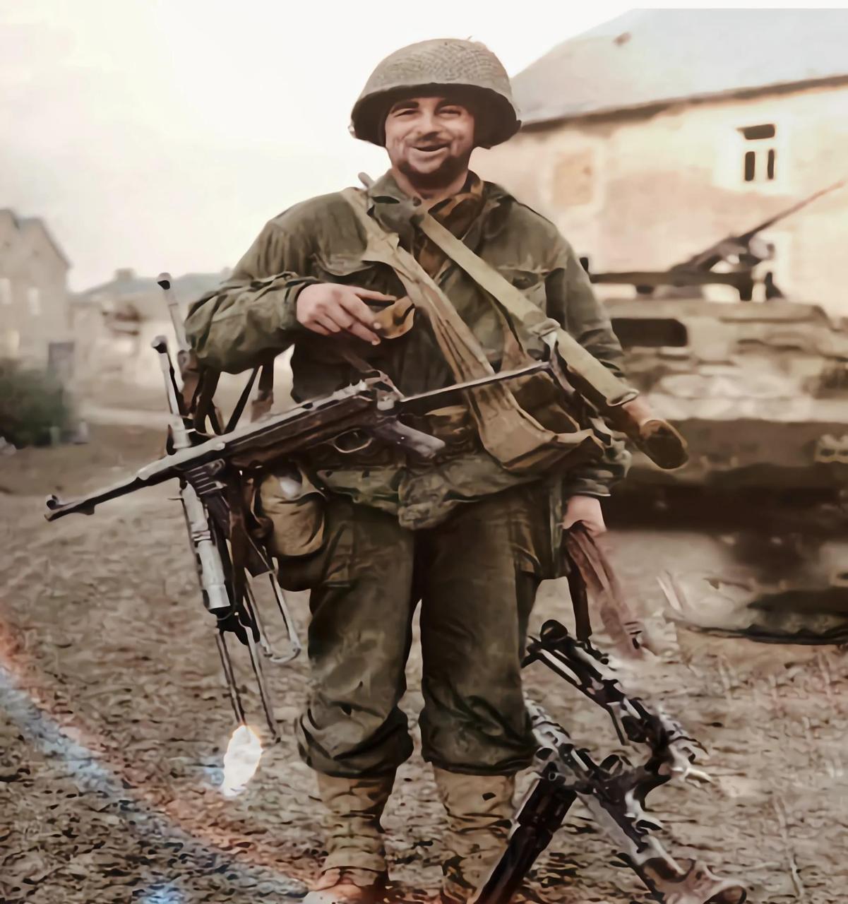 这张照片是1945年1月14日美国一家名为"yank"的杂志封面,照片中这名