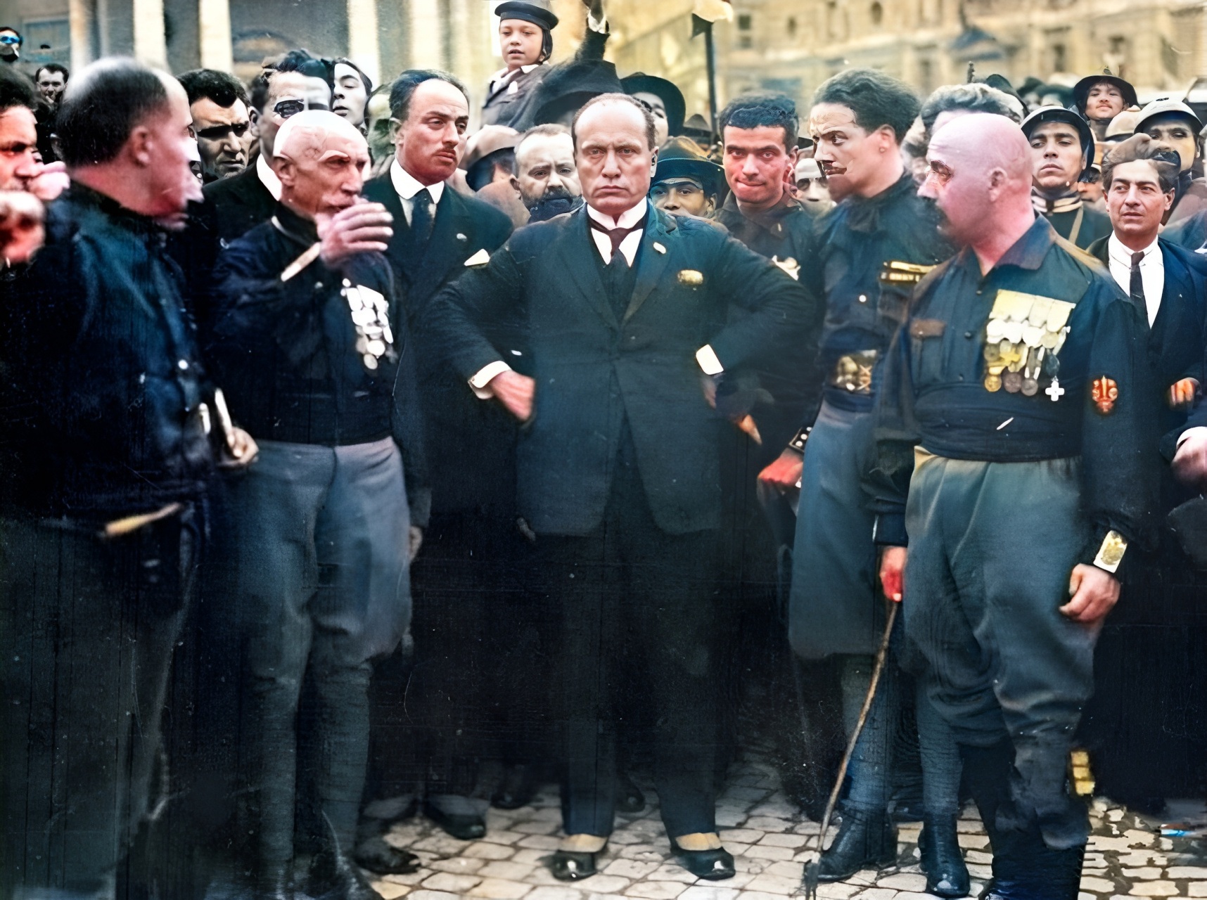 这次,墨索里尼率领数千名追随者向罗马进军,并占领了意大利大部分地区