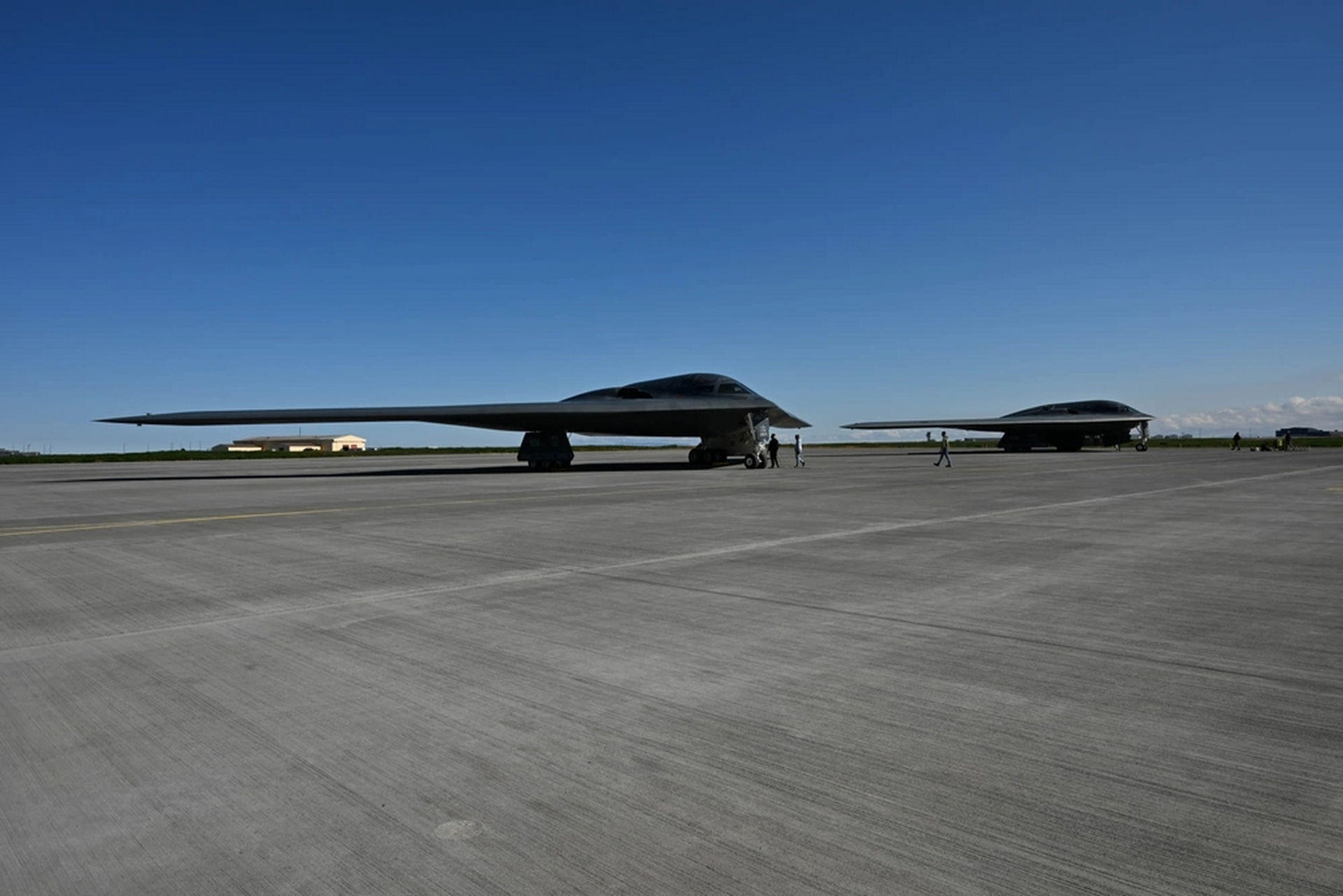 2023 年 8 月 13 日,密苏里州怀特曼空军基地两架 b-2 飞机起飞,他们