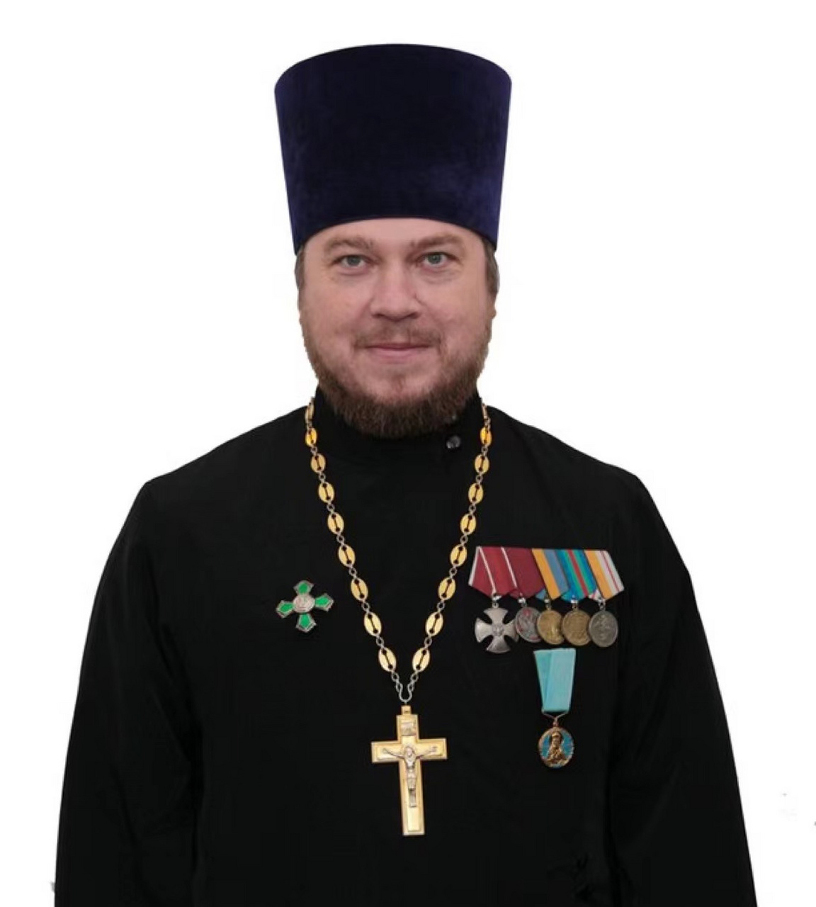 与其他杀毙神父不同,他因为道貌岸然,故常被电视采访.