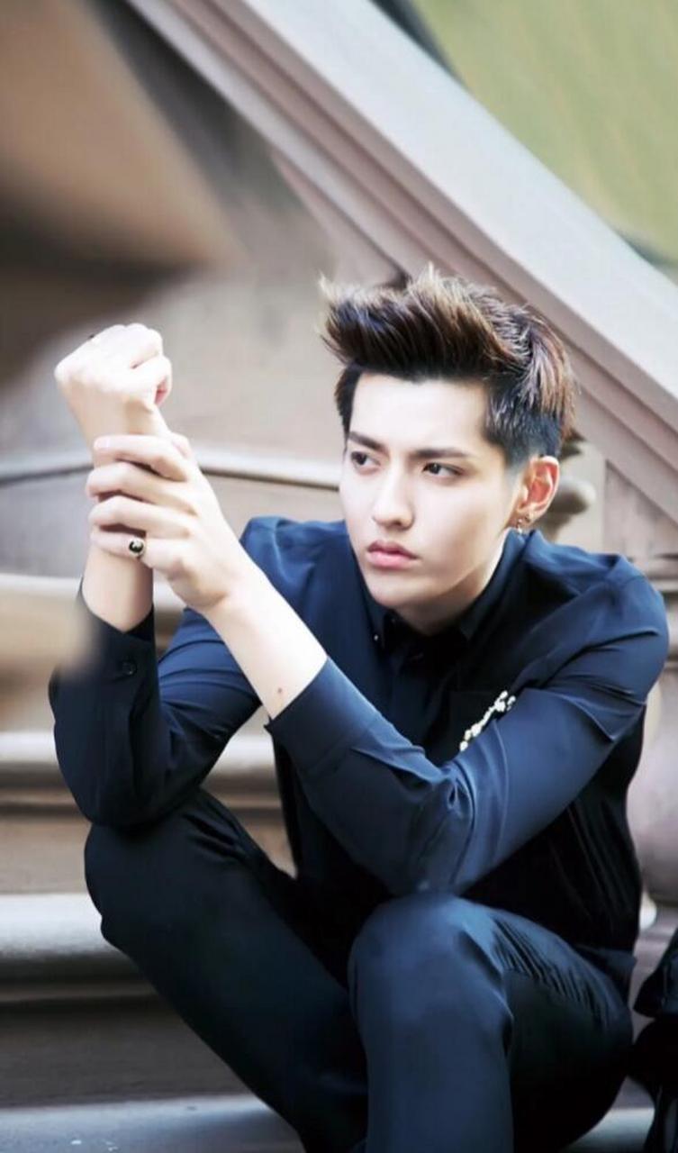 【吴亦凡强奸聚众淫乱案二审开庭 择期宣判】7月25日,北京市第三中级