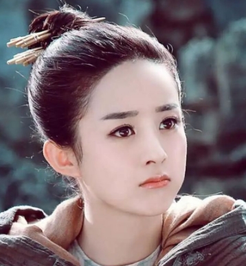 一次晚会,冯小刚身旁坐着赵丽颖,美丽逼人,冯导问王中磊:"这人是谁啊"