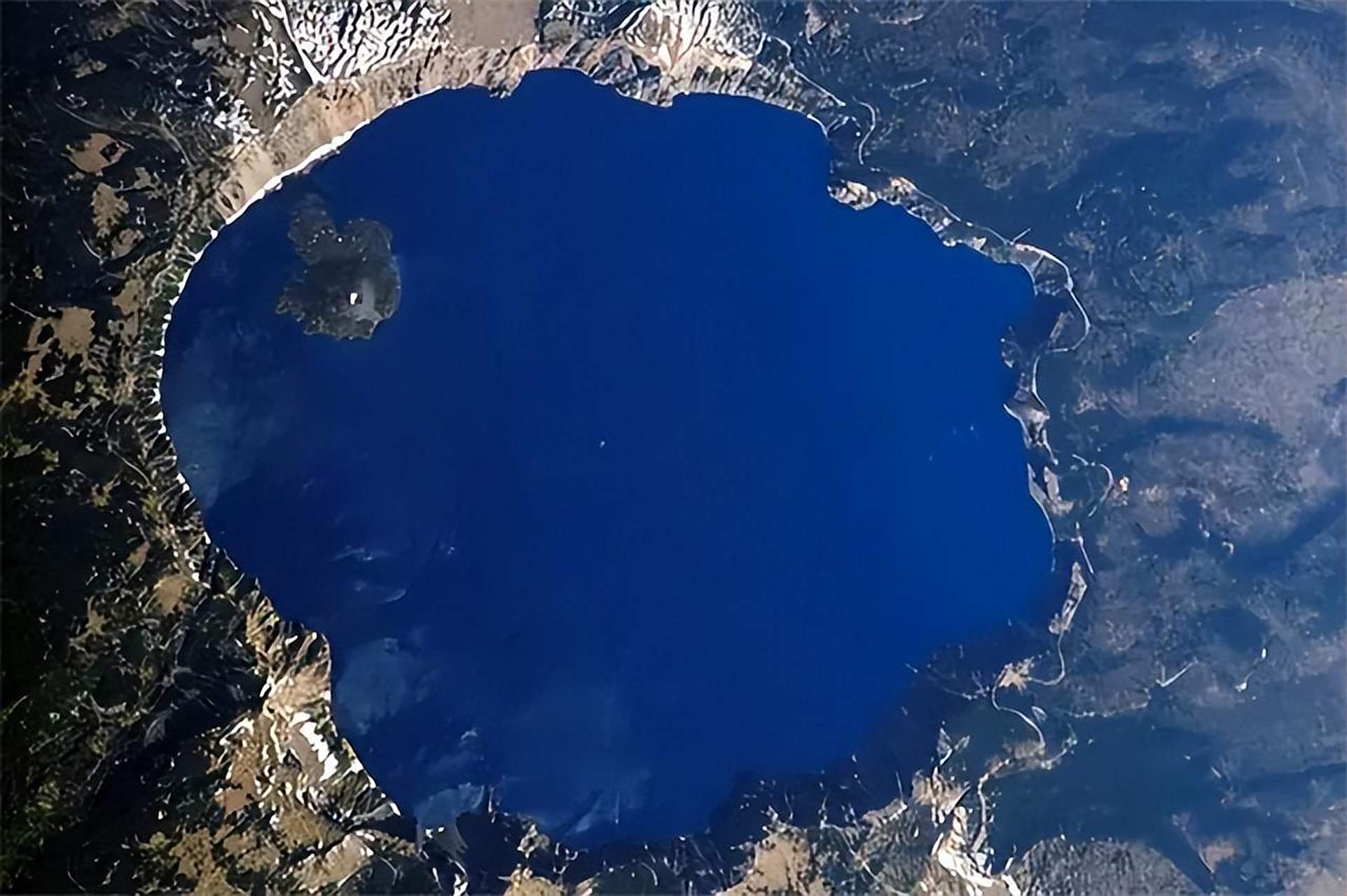 1986年非洲喀麦隆——尼奥斯湖一夜死亡1700余条人命事件,是战争的