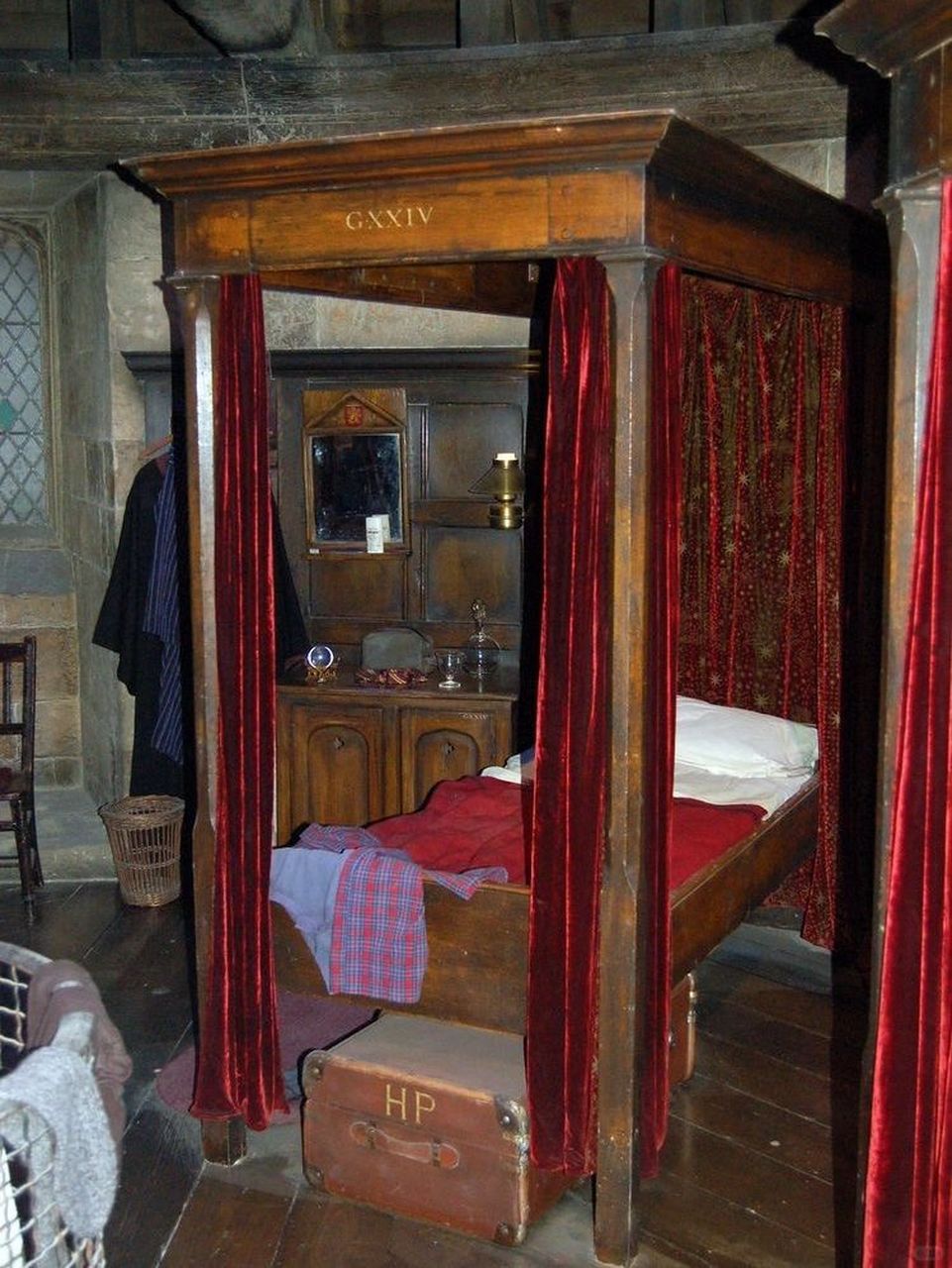 星星床幔超好看   哈迷们有福了,霍格沃茨的格兰芬多宿舍重现人间.