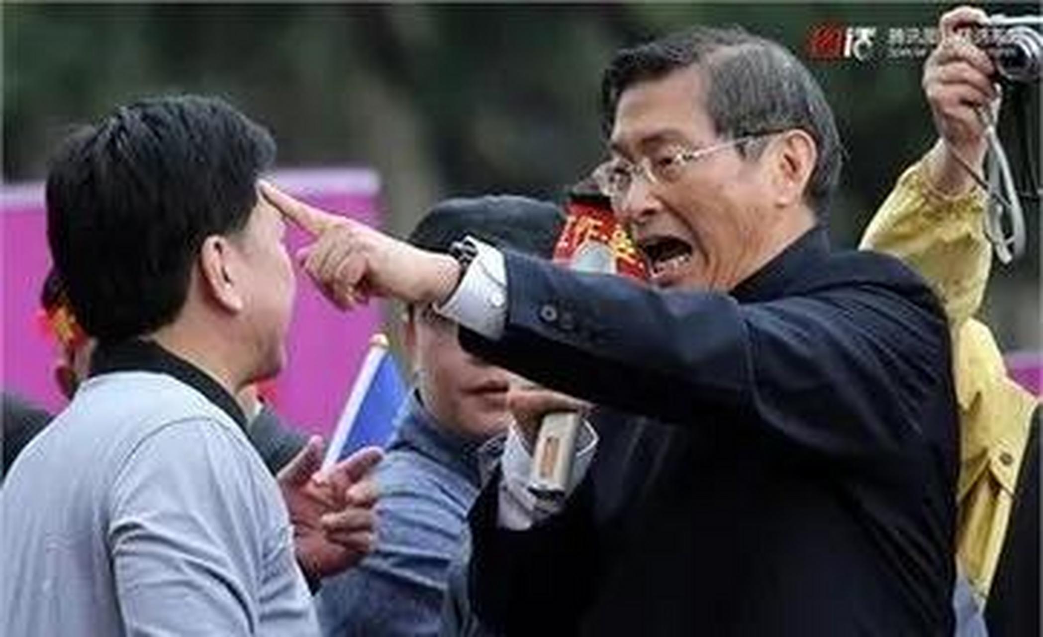 续 1967年,竹联帮元老,"灰鸭"柳茂川退伍后,挑了几十名帮众集训培养