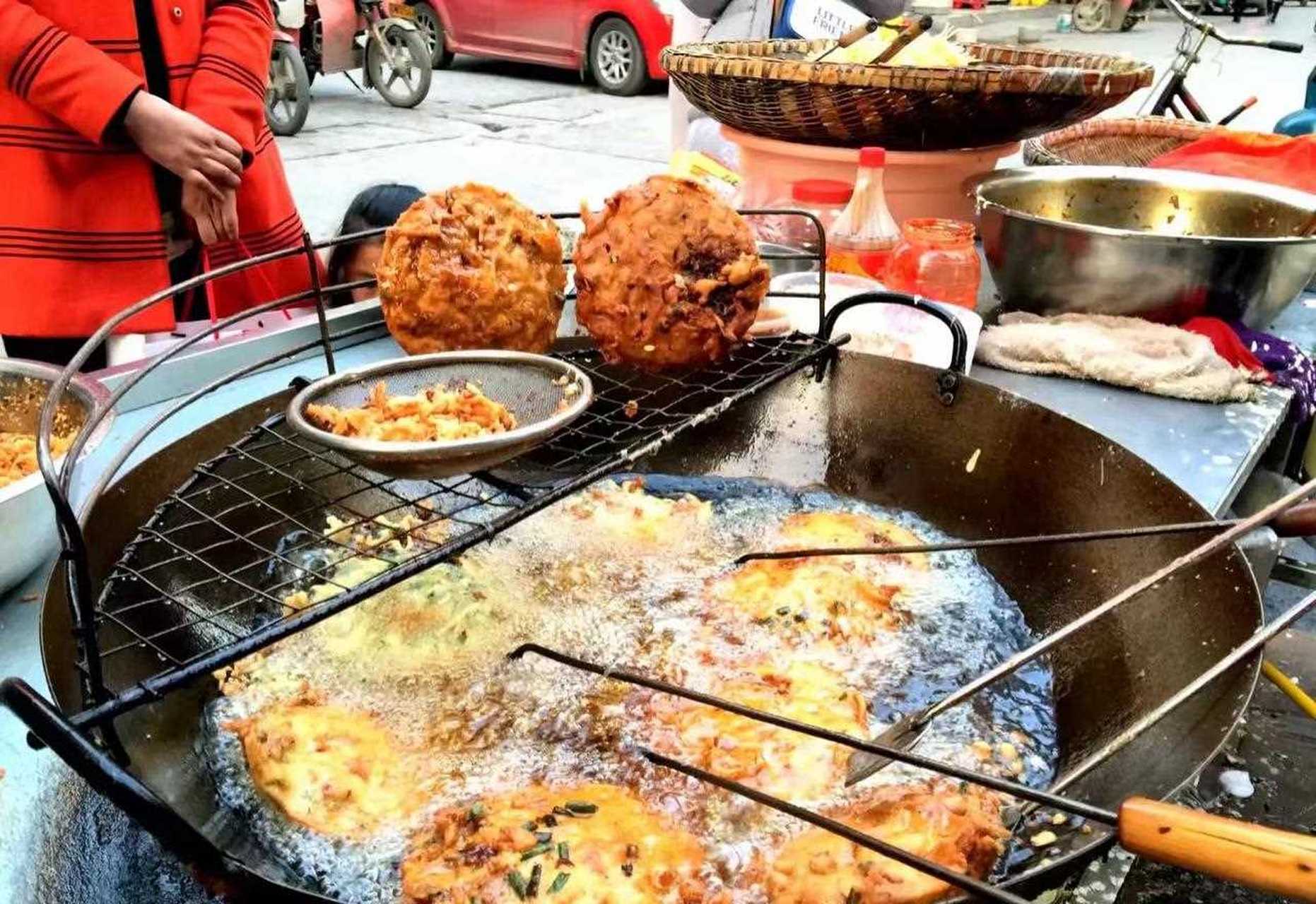 【走街串巷寻访恩施美食之油香儿】油香儿,是恩施的一种风味小吃,在