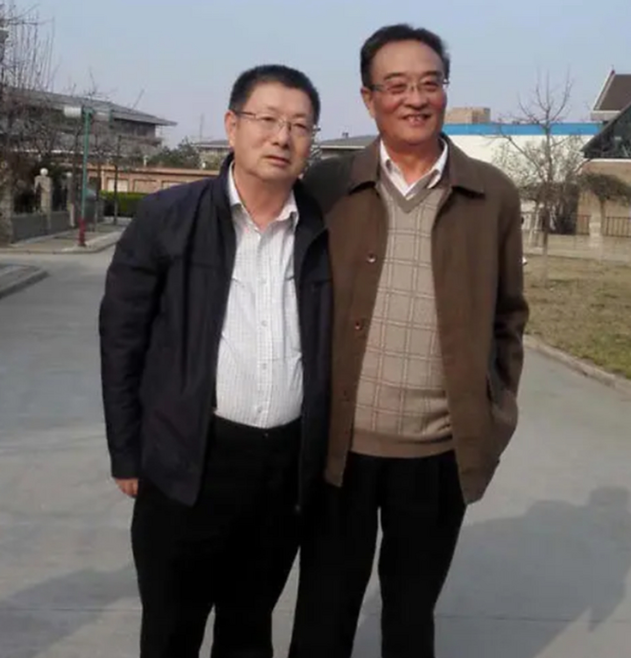 刘青山的大儿子刘铁骑,由于对父亲的事情有所耳闻,因此内心一直心怀