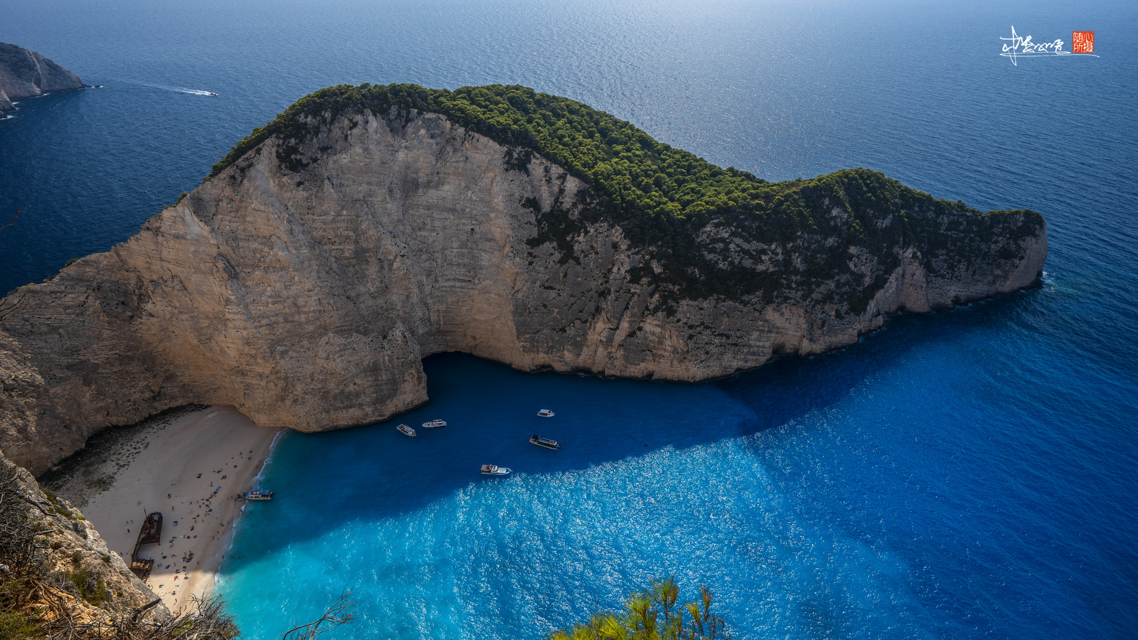 风光无限好的希腊扎金索斯岛 有一个大名鼎鼎的海滩叫沉船湾又称海盗