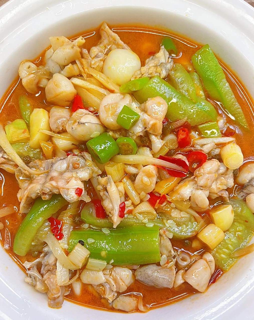 今天给大家分享一道家常版泡椒牛蛙9215直接秒杀外面大排档!