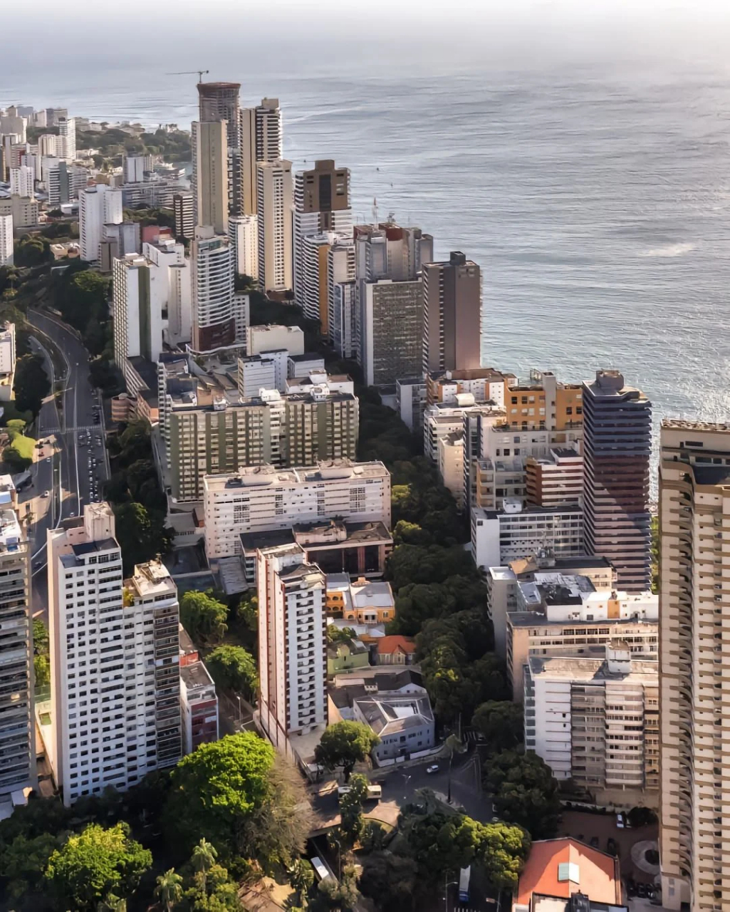 巴西第一座首都～萨尔瓦多  萨尔瓦多,人口约390万人,人均gdp为1.