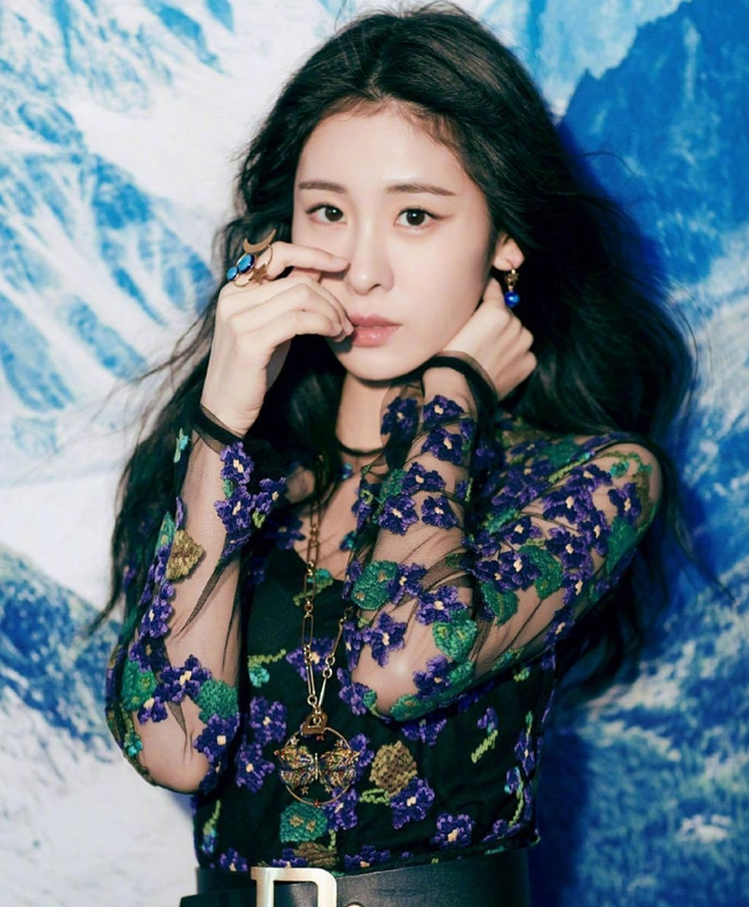 花样少女#张碧晨# 眉清目秀,粉妆玉琢,身材窈窕,性感迷人.