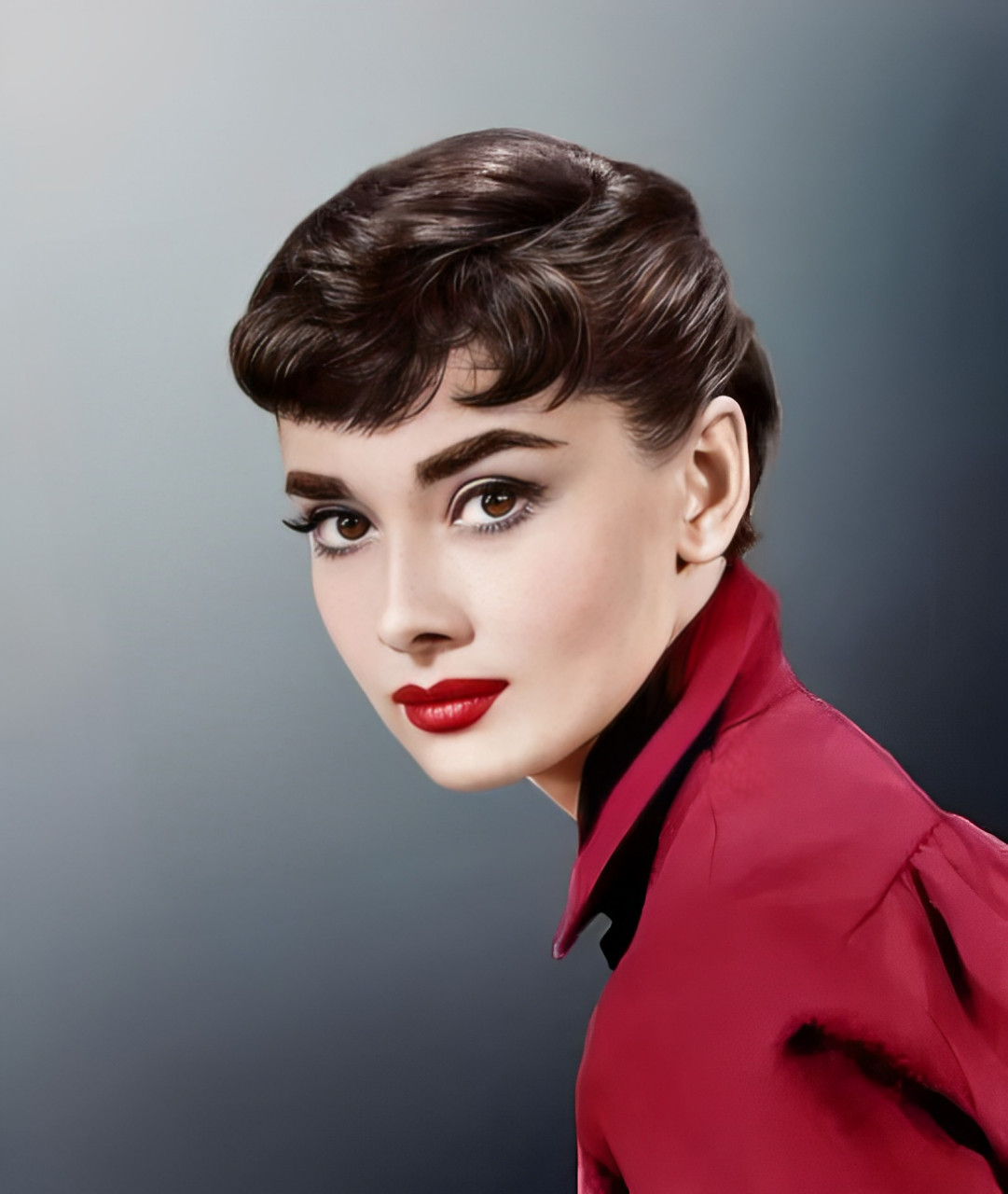 奥黛丽赫本出生在动荡的年代.当我年轻的时候,我的家庭破碎了.