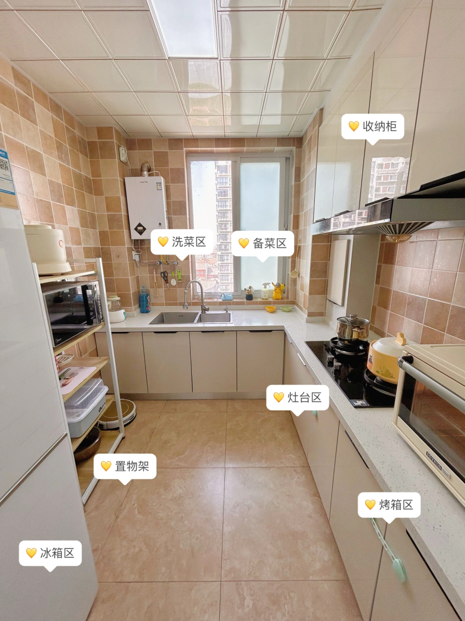 今天来分享一下我的独居小厨房 大概5平米的面积,布置成了u型的格局