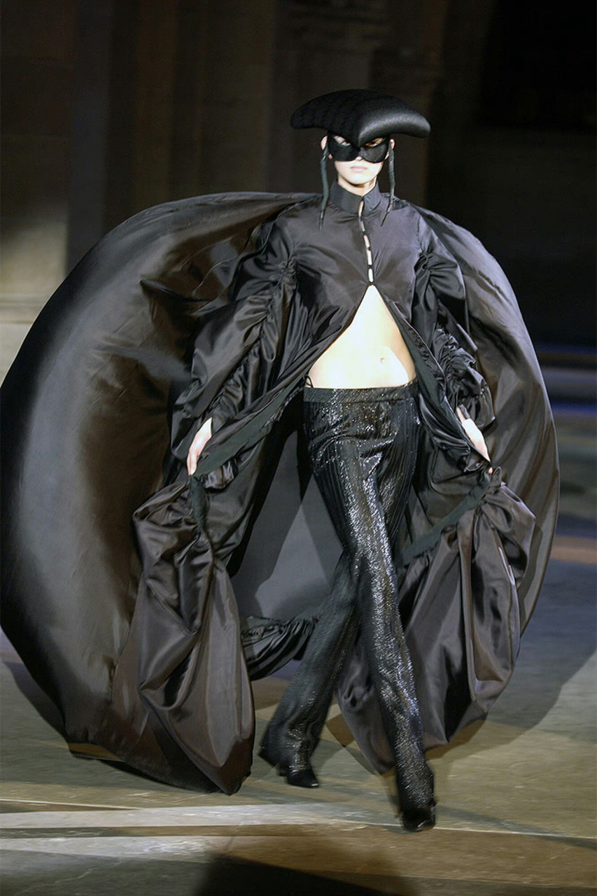 lady gaga  chromatica ball 过场影片穿的服装