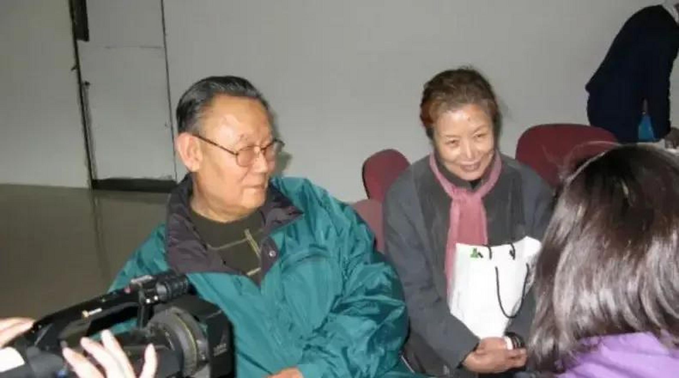 gif创作人# 著名演员吕中的全家福,儿子是导演,儿媳是影后,女儿是