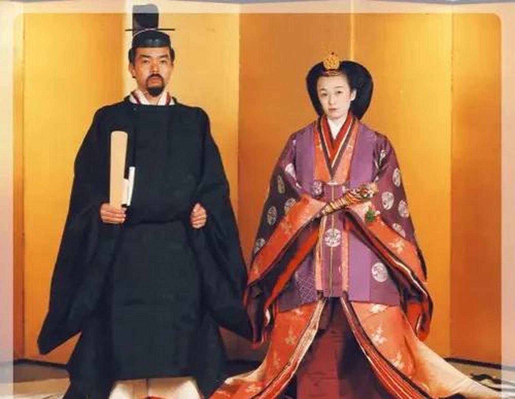 领动计划 日本平安时代贵族女性服饰十二单的穿法.