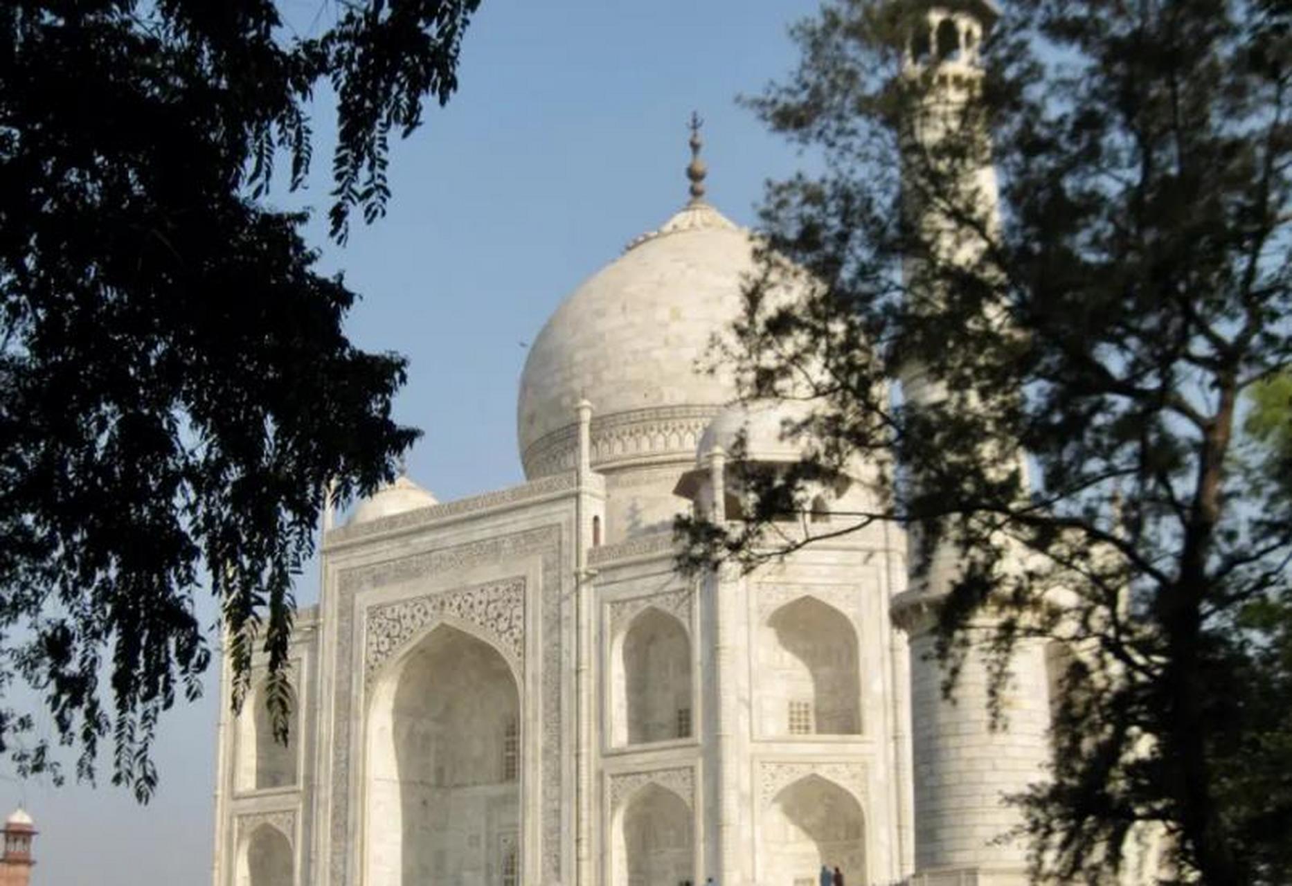 古印度泰姬陵:建筑与历史文化的关系  引言:  泰姬陵是印度莫卧儿王朝