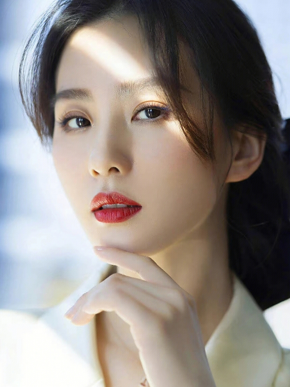 雪肤玉貌,五官精致的#刘诗诗# 烈焰红唇,性感火辣,优雅气质,温婉可人.