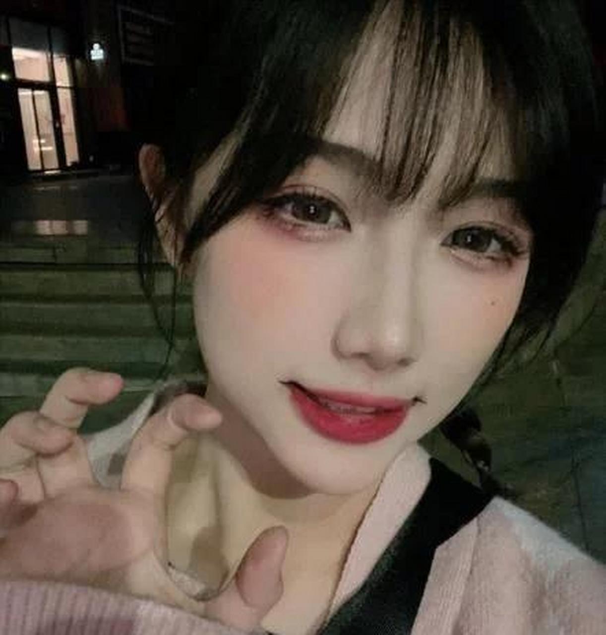 抖音女神钟婷腿粗照片曝光,网友玩起来了:踢断水管没问题