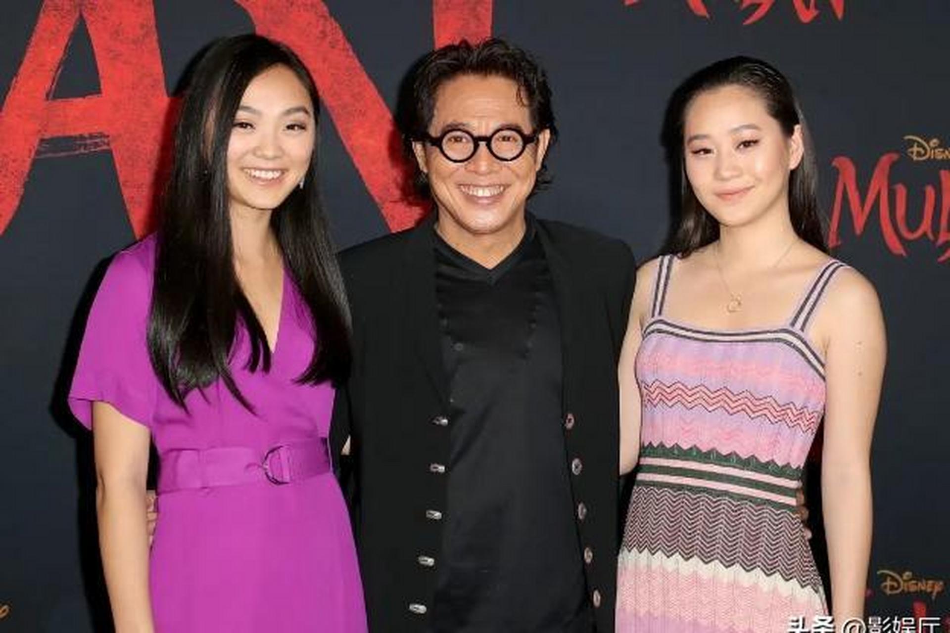 在《开讲啦》节目中,李连杰被女大学生问到抛弃前妻黄秋燕迎娶利智的